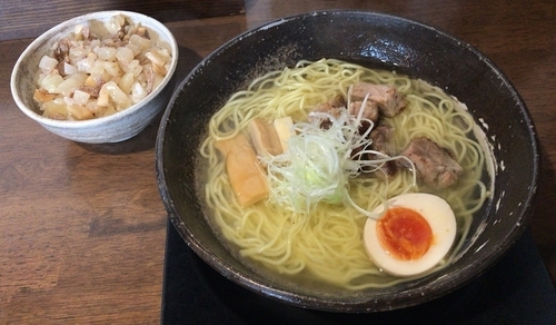 「朝らぁ定食Ｃ＋味玉子半分(850円＋50円)」@麺らいけんの写真