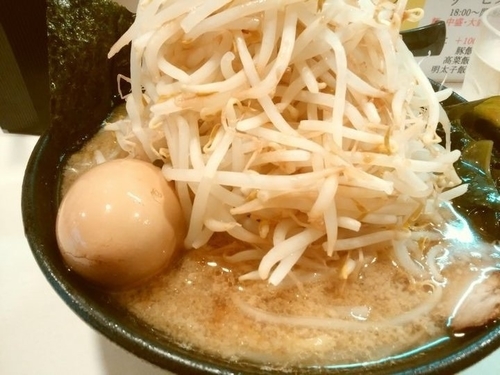 「らーめん＋味玉＋もやし＋もやし（こってり）」@らーめん 司の写真