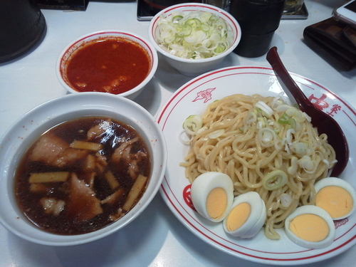 「冷し醤油ラーメン720＋北極ス＋卵＋葱＝1020円大盛サ」@蒙古タンメン 中本 西池袋店の写真