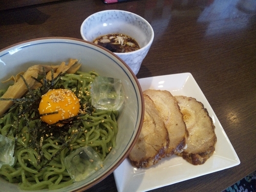 「ざるラーメン中盛り　６８０円＋チャーシュー　２５０円」@麺屋蕪村 上田店の写真