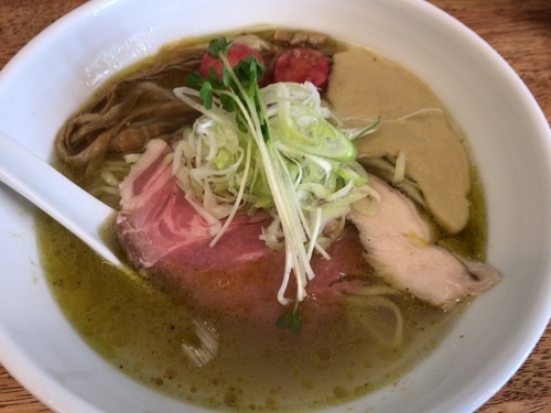 「限定：焦がしアサリ油の冷やし塩拉麺800円」@麺屋 心羽の写真
