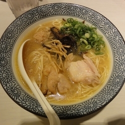 京鰹節鶏白湯そば