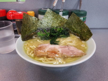 「らーめん並（１玉）」@家系ラーメン 愛甲家の写真