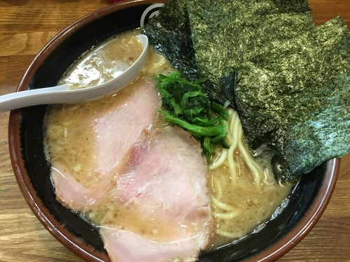 「豚骨醤油らあめん（中）」@豚骨らあめん専門店 とんこつ家ZUNの写真