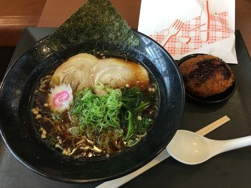 「忍術 焦がし醤油黒らーめん 750円」@甲南PA（上り）フードコートの写真