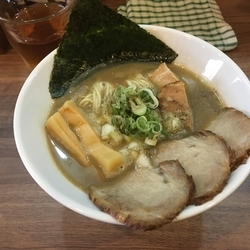 濃厚煮干し肉そば／￥920