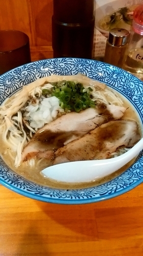 「焦がしニンニク煮干しそば 800円（大盛100円）」@麺屋 徳星の写真