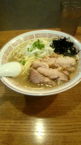 「煮干そば白醤油(中)」@煮干中華そば専門 煮干丸の写真