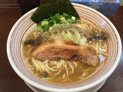 「濃い鶏醤油ラーメン」@山麺の写真