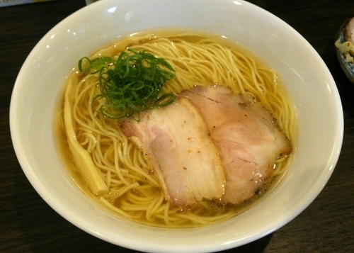 「塩ラーメン　680円」@かしわぎの写真