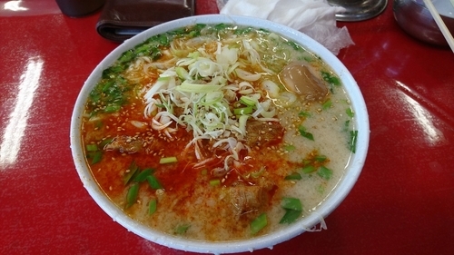 「辛口ホルモン麺 700円」@とん平食堂の写真