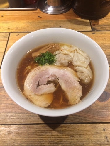 「純粋金華豚 ワンタンそば 醤油 1050円」@松戸中華そば 富田食堂の写真