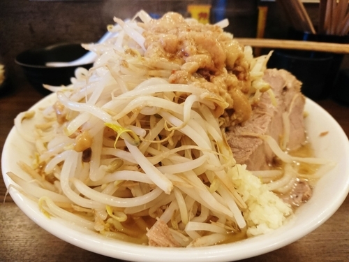 「ラーメン(200g)780円(ヤサイちょい増し、アブラ)」@高木のぶぅの写真