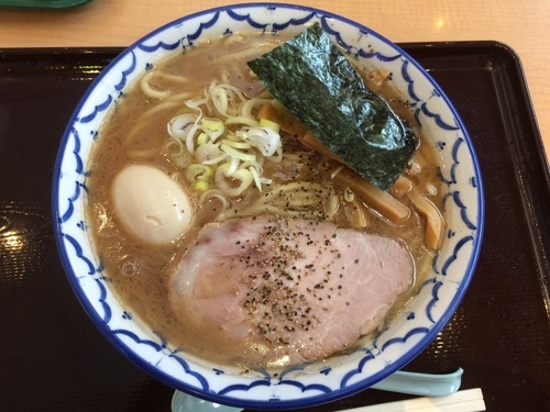 「くん玉濃厚らーめん」@兎に角 another leafの写真