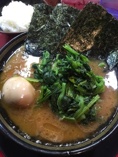 「ラーメン＋ほうれん草＋味玉＋半ライス」@家系ラーメン とらきち家の写真