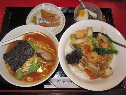 「中華丼＋小ラーメン　650円（ランチ）」@花彫酒家の写真