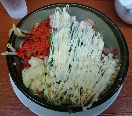 「冷やしまぜそば(ニンニク・一味)(夏限定)  950円」@麺や 希 御徒町店の写真