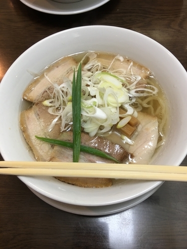 「塩ラーメン(イリコ)+チャーシュートッピング」@手打ち麺 やす田の写真