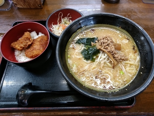 「ランチ(ソースカツ丼＋味噌ラーメン)842円」@麺処 めの娘 高崎問屋町店の写真