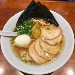 淡麗中華そばスペシャル (960円)