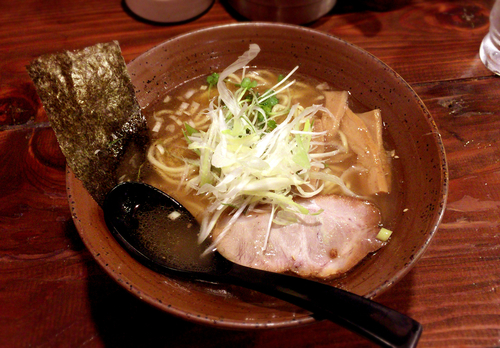 「醤油ラーメン(670円)」@中華麺家 まんまるの写真