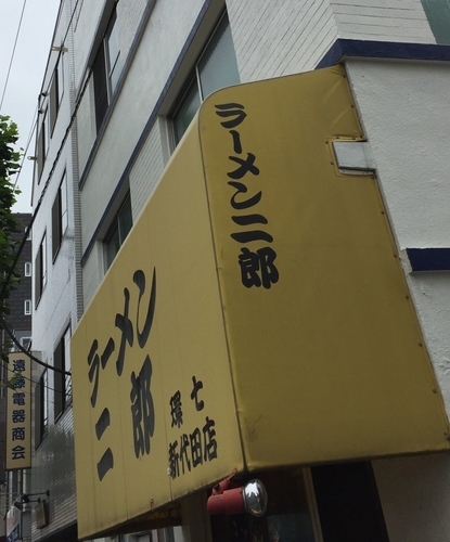 「小ラーメン 野菜ニンニクタマネギ生卵」@ラーメン二郎 環七新新代田店の写真