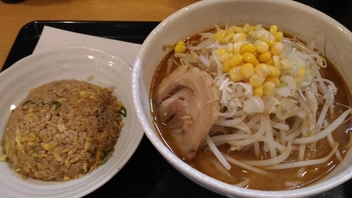 「半炒飯＋味噌ラーメン（930円）」@麺屋 東竜の写真