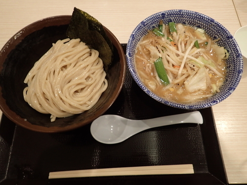 「野菜たっぷりつけめん 730円」@久臨 ダイバーシティ東京プラザ店の写真