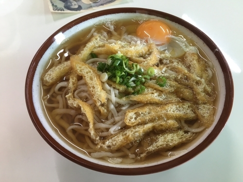「うどん大盛玉子入」@大井食堂の写真