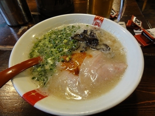 「豚王790円　替玉（10玉まで）200円　ビール×2杯」@ラーメン凪 豚王 渋谷店の写真