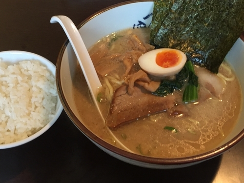 「ラーメン（硬め）＋ライス」@横濱家 新羽店の写真