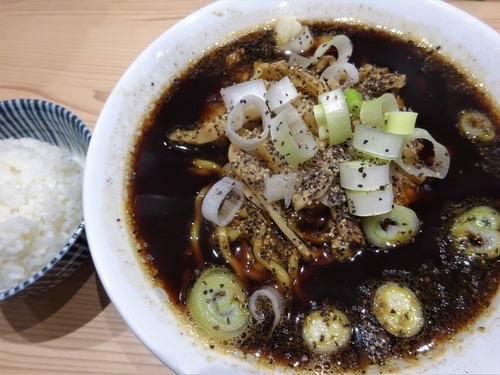 「富山ブラック 800円 ＋ VIPカード提示で白飯」@鯛塩そば灯花 本店の写真