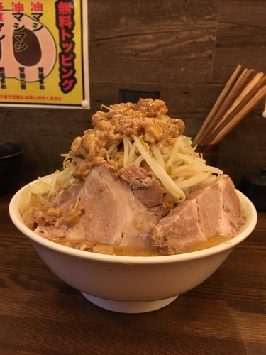 「ラーメン 300g 油マシマシ野菜マシマシカラメ」@高木のぶぅの写真