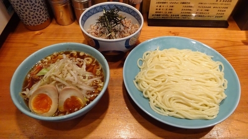 「野菜入り（800円）＋味玉（100円）＋ミニ豚マヨ丼」@つけそば屋 麺楽の写真