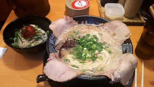 「チャーシューメン+替玉」@博多一幸舎 池袋東口店の写真