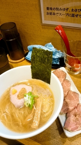 「鯛煮干らーめん＋ローストポーク」@鯛煮干らーめん 麺屋 鯱の写真