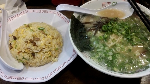 「博多ラーメン  チャーハンセット200円」@やっじゃがな 高津店の写真