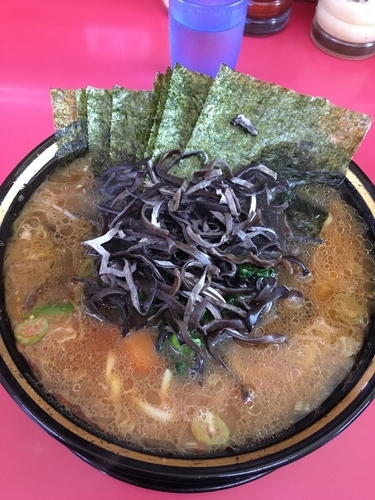 「ラーメン中盛＋きくらげとのり」@上越家の写真