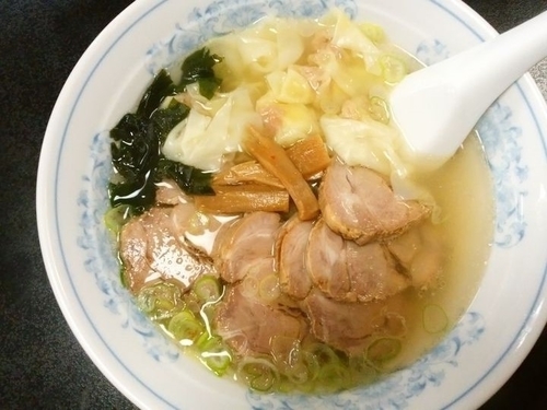 「叉焼ワンタンメン（塩）」@中華料理 嵐山の写真