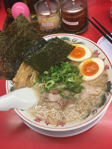 「特製醤油厳選全部のせラーメン（脂多め880¥税込み950￥）」@ラーメン魁力屋 あけの平店の写真