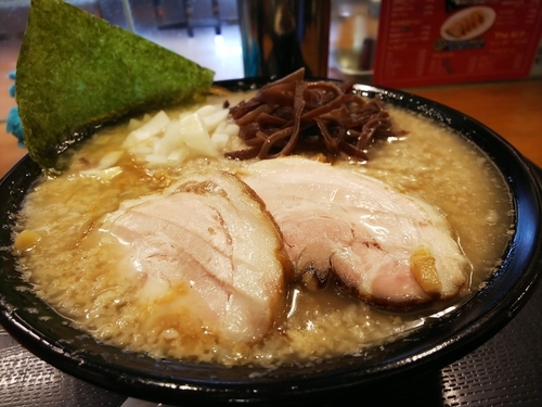 「こってり醤油ラーメン(大盛りサービス、背脂ギガ）」@丸め 田無ファミリーランド店の写真