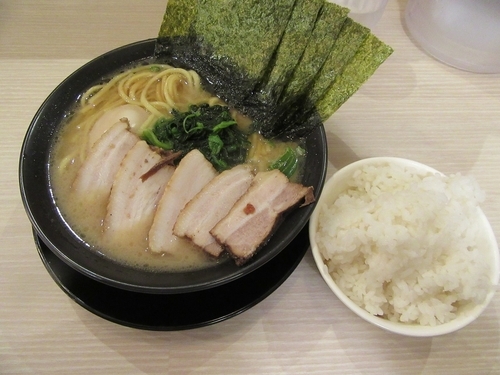 「豚骨醤油ＳＰ（９６１円）＋ライス１６２円」@横浜家系ラーメン 印西家の写真