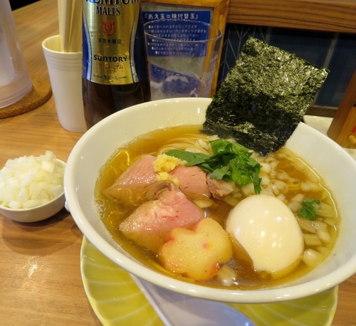 「生姜煮干＋味玉＋玉葱（850円）+プレモル小瓶」@中華ソバ 篤々 TOKU-TOKUの写真