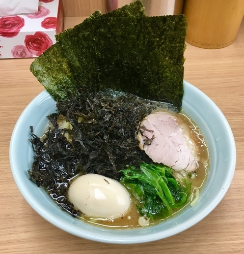 「岩のりラーメン 800円+味玉100円」@横浜ラーメン 武蔵家 日吉店の写真