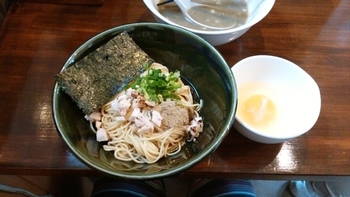 「味玉煮干し中華そば＋生和え玉(生玉子付)」@煮干し中華蕎麦 山崎の写真
