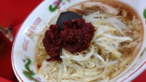 「ラーメン小670円＋唐辛子・マー油100円」@赤ひげラーメンの写真