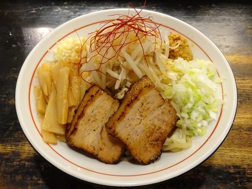 「冷やしぶっかけ柚子胡椒（880円）ニンニク」@らーめん大 東小金井店の写真