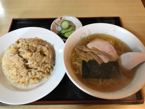 「チャーハン半ラーメン　900円」@中華飯店 菜家の写真