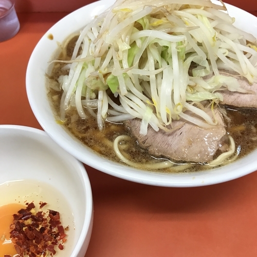 「半分 固め 脂少なめ たまご 700＋50円」@ラーメン二郎 神田神保町店の写真