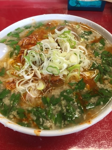 「辛口ホルモン麺」@とん平食堂の写真